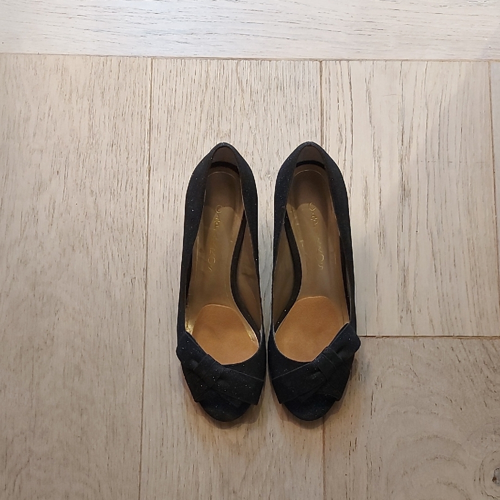 Caparros Black Heels Elegant Design
